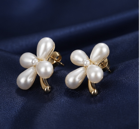 Elegant Pearl Blossom Stud Earrings – Timeless Floral Design