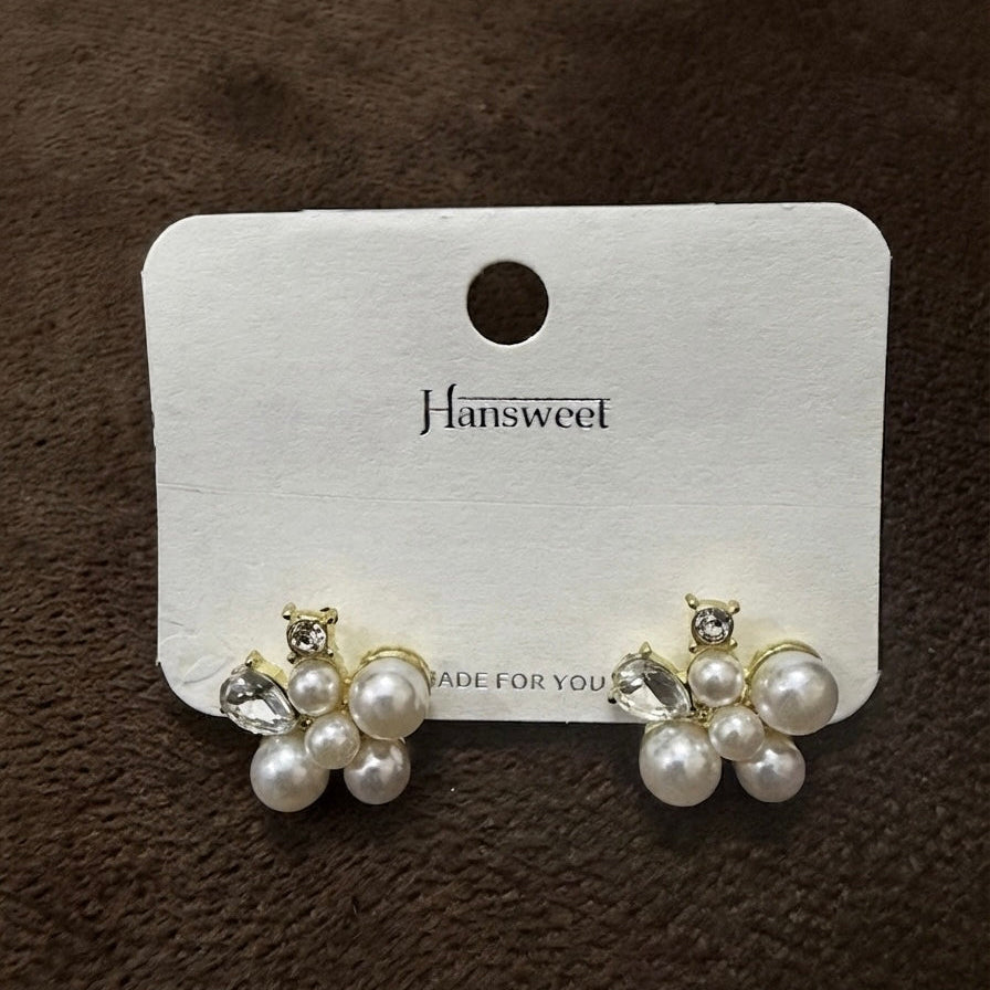 Luxury Pearl & Crystal Floral Stud Earrings – Gold-Tone Elegance