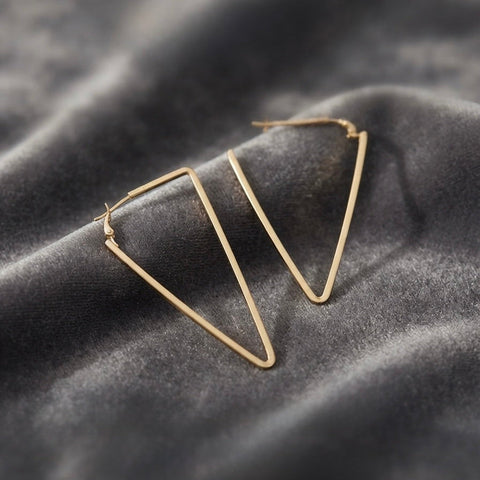 Minimalist Geometric Triangle Hoop Earrings – Elegant Lightweight Earrings for Women
